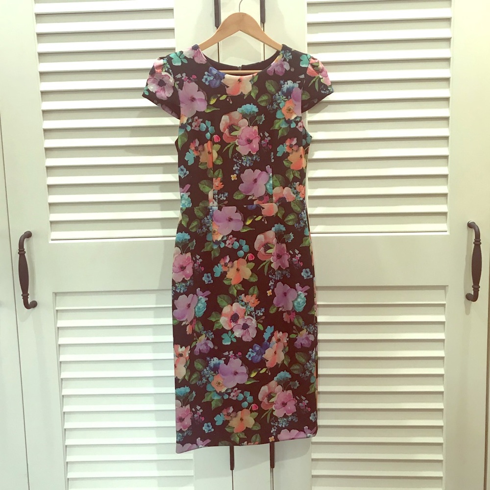 Betsy Johnson Floral knee-length cap sleeve dress